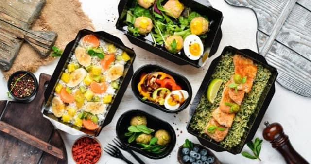 Catering dietetyczny: jak wygląda dostawa i co warto wiedzieć Catering dietetyczny: jak wygląda dostawa i co warto wiedzieć
